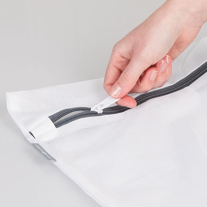 iDesign Mesh Laundry Bags with Built in Zipper - Image 7