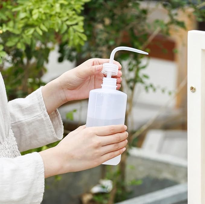 2Pcs 250ml/8.8oz White Translucent Plastic Graduated Squeeze Washing Bottles - Image 6